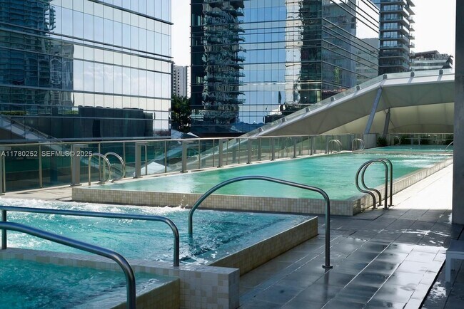 Building Photo - 68 SE 6th St