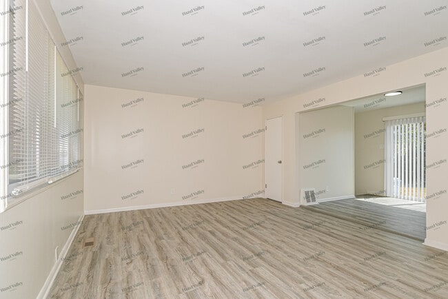 Building Photo - 1290 Acredale Dr