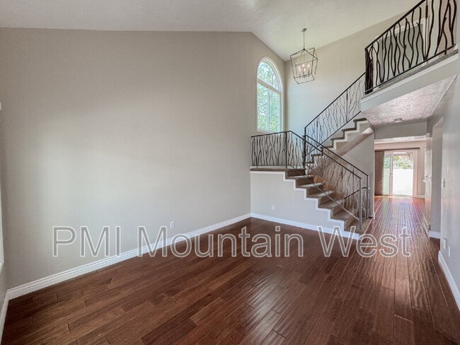 Building Photo - 499 N 200 W