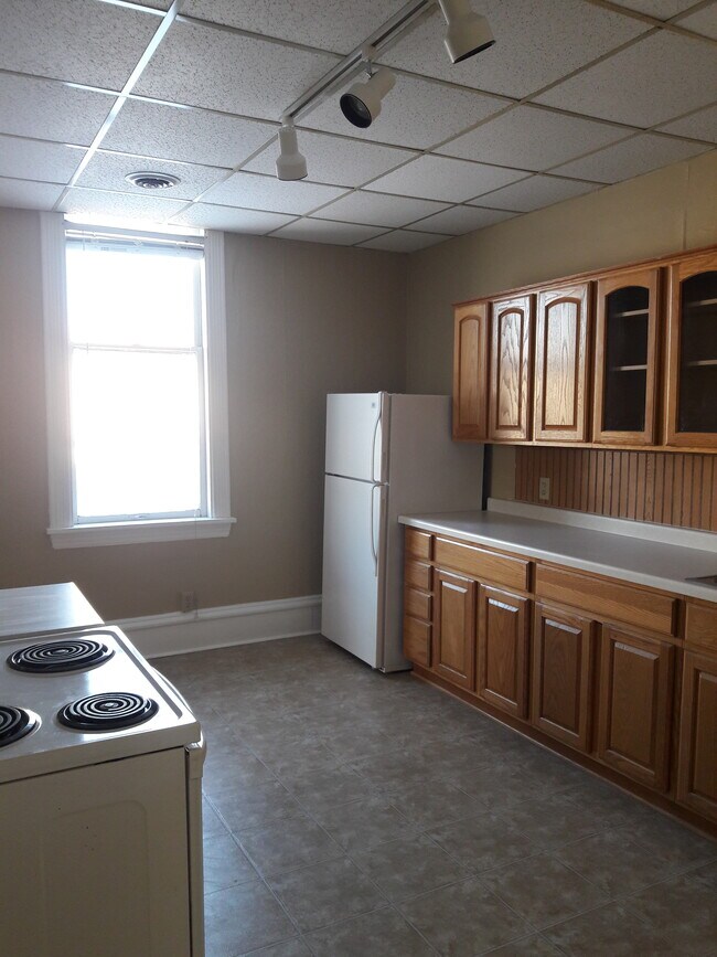 Primary Photo - 220 Water St