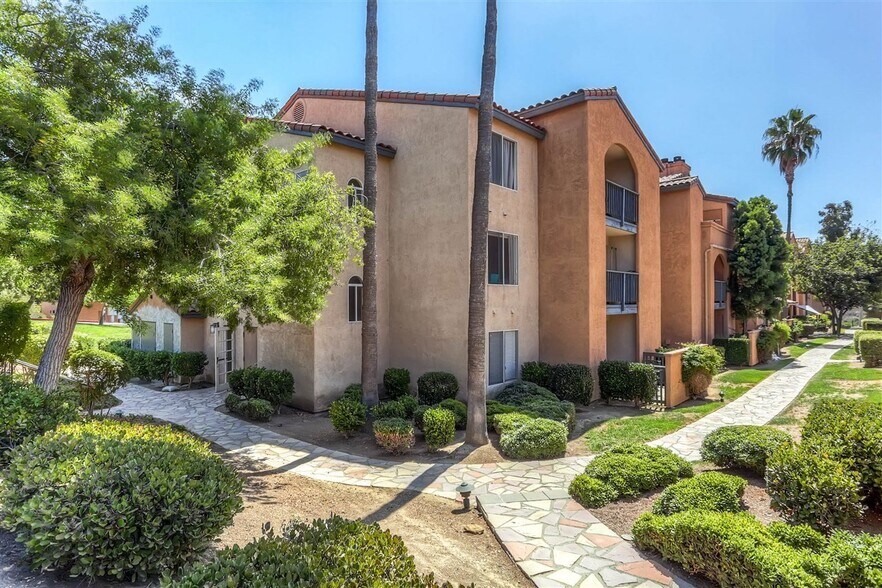 Building Photo - 7160 Shoreline Dr