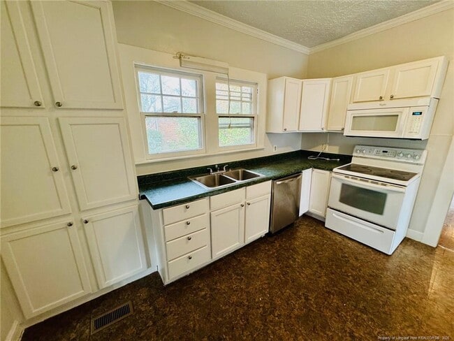 Building Photo - 411 Carthage Rd