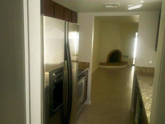 Building Photo - 2 bedroom in PHOENIX AZ 85020