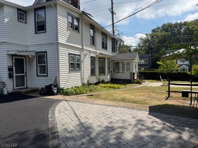 Building Photo - 412 Maple Ave