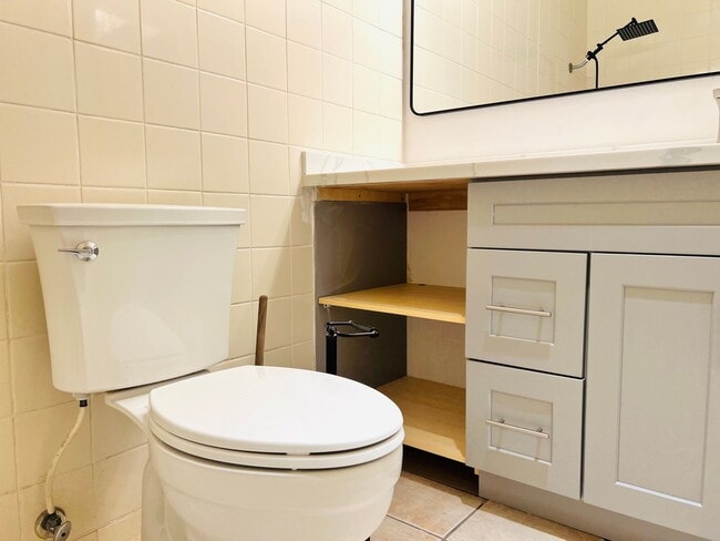 Building Photo - Beautiful 2 bedroom Condo