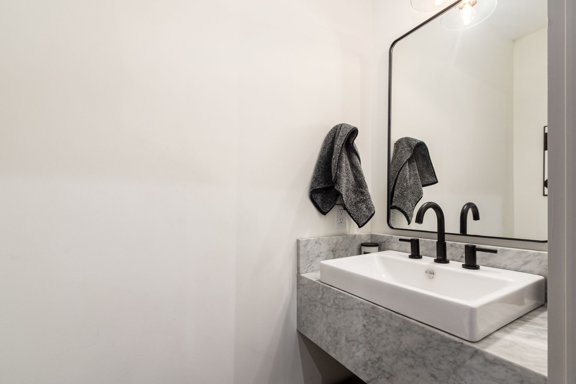 Building Photo - 1196 Hamlet St