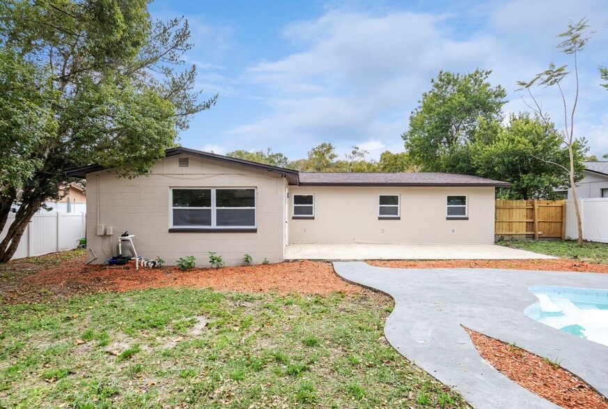 Building Photo - 3033 Sutton Dr