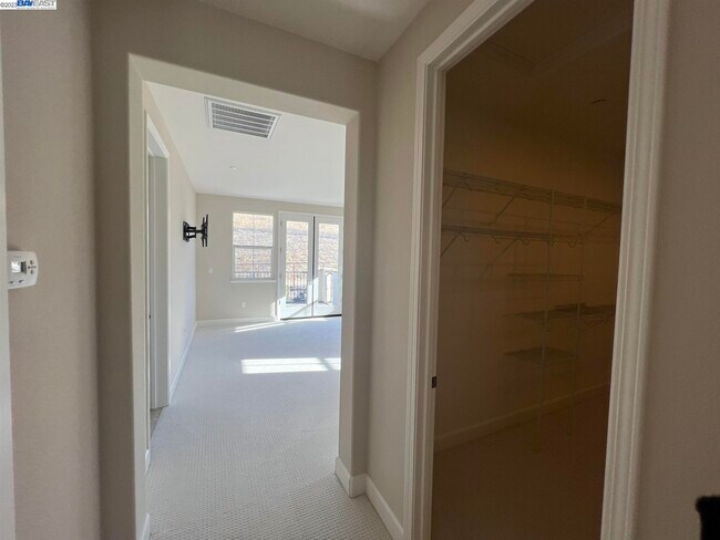 Building Photo - 1695 N Terracina Dr