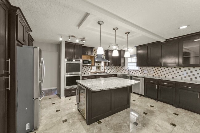 Building Photo - 5147 Beechnut St