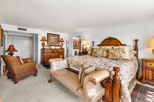 Building Photo - 374 Golfview Rd