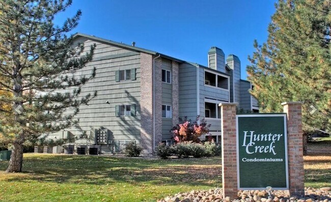 Building Photo - Updated 2 Bed 2 Bath Hunter Creek Condo W/Community Pool
