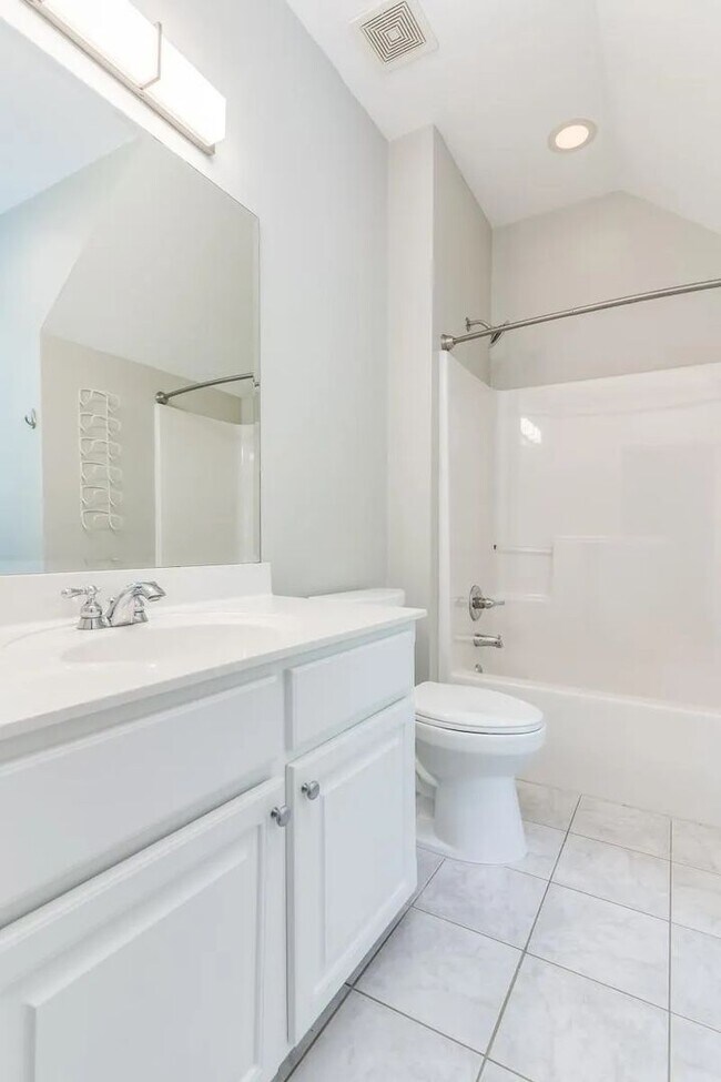 Building Photo - Beautiful home in Lake Carolina Harborside with Fully Equipped Private Apartment