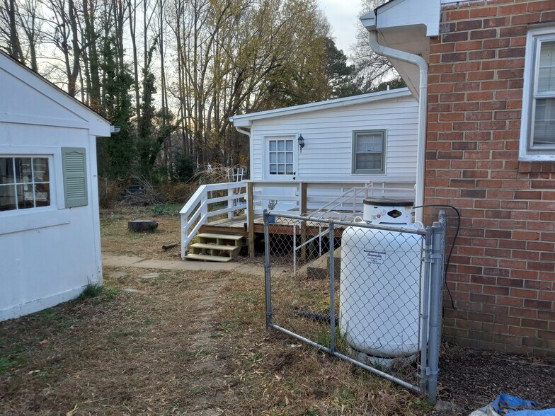View towards entrance from driveway. - 8411 Shannon Rd