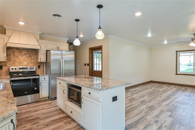 Building Photo - 1846 SE Lake Weir Ave