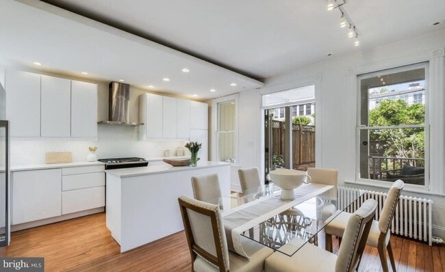 Building Photo - 3021 Dumbarton St NW