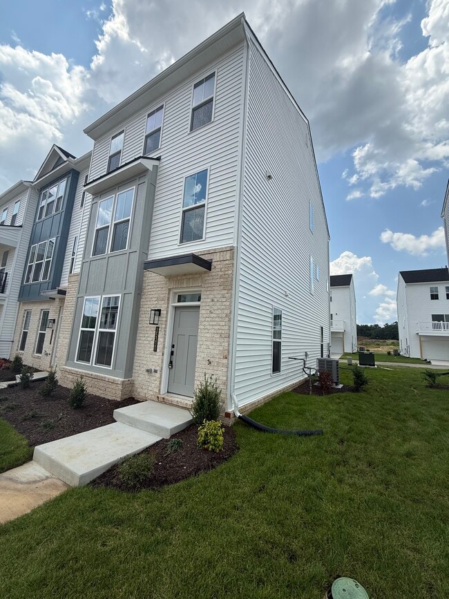 Building Photo - 15330 Oasis Sun Aly