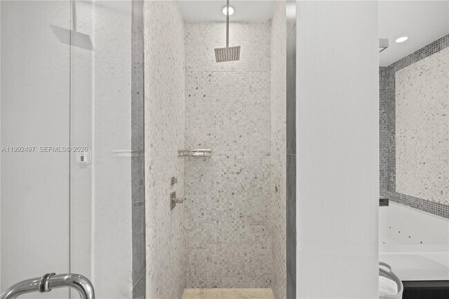 Building Photo - 200 Biscayne Blvd Way