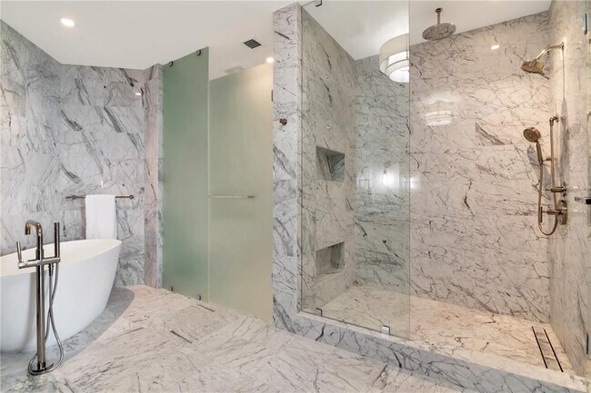 Building Photo - 2912 W Santiago St