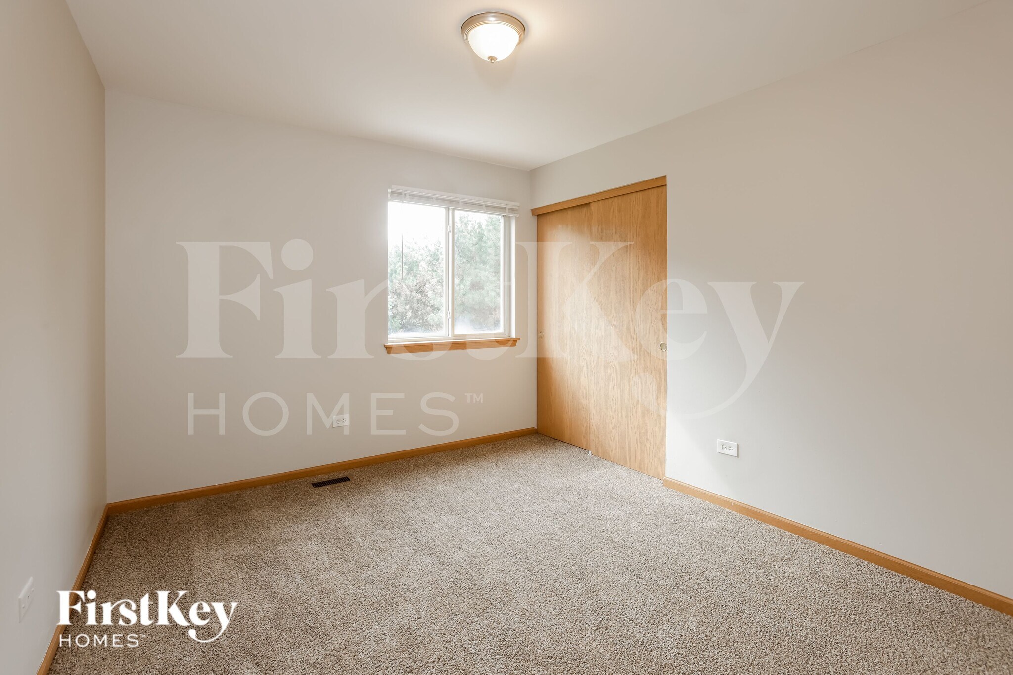 Building Photo - 7010 Paradise Cir