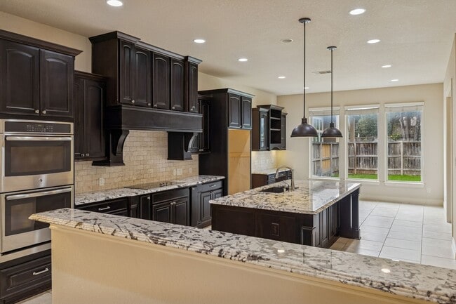 Building Photo - 944 Wilderness Oaks