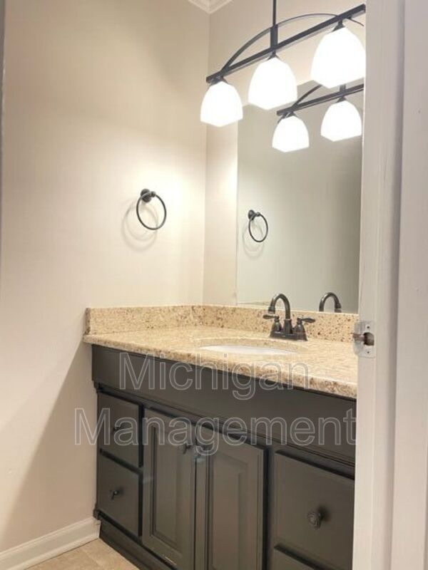 Building Photo - 8490 Westchester Ln