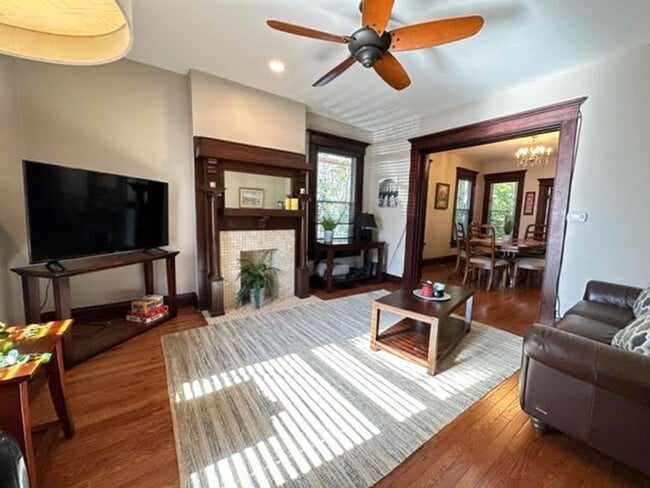 Building Photo - Victorian Village / Short North Single Family House!