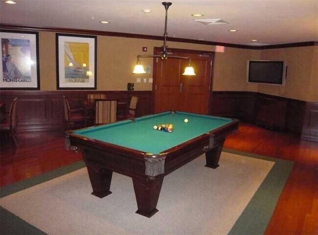 Building Photo - 347 N New River Dr E