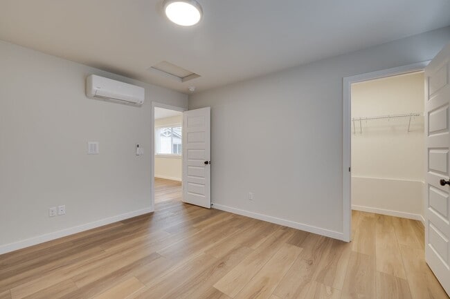 Building Photo - Brand New 1 Bedroom on Martha Lake!