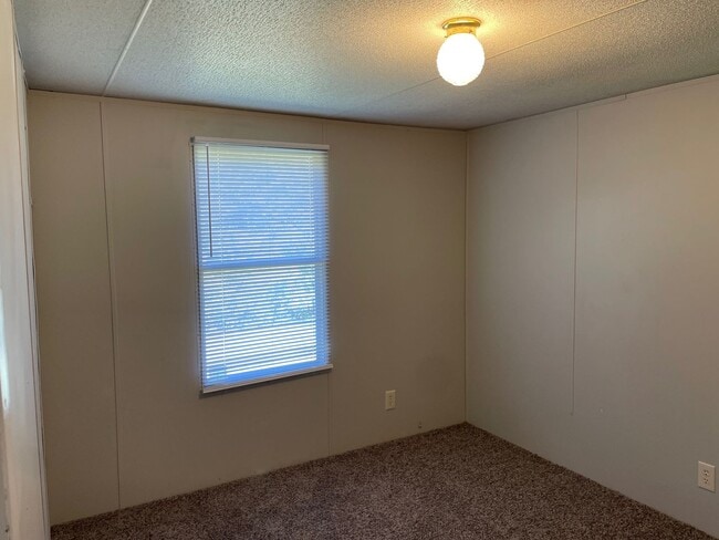 Building Photo - 3 BED, 2 BATH MOBILE HOME