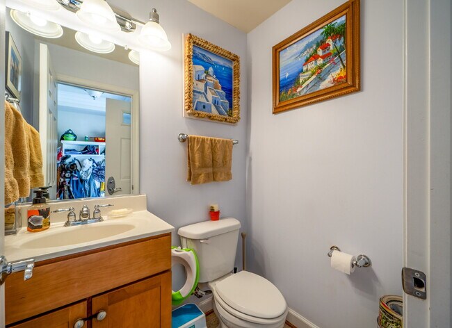 Building Photo - Charming Townhome with Unbeatable Amenities