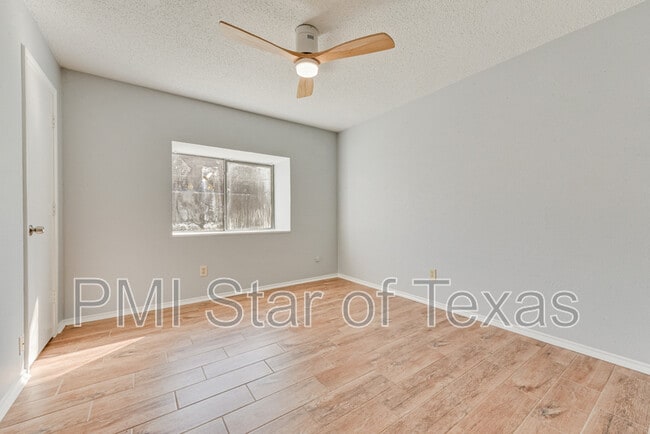 Building Photo - 2801 Hickory Bend Dr