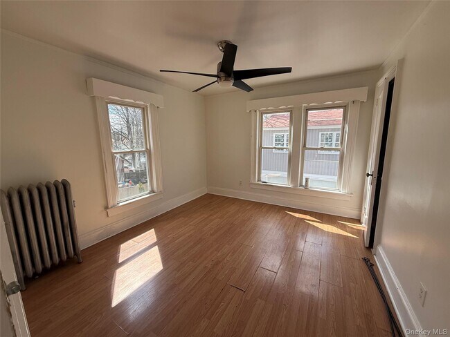 Building Photo - 11 Knapp Ave