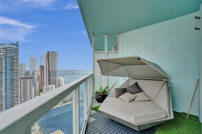 Building Photo - 1900 N Bayshore Dr