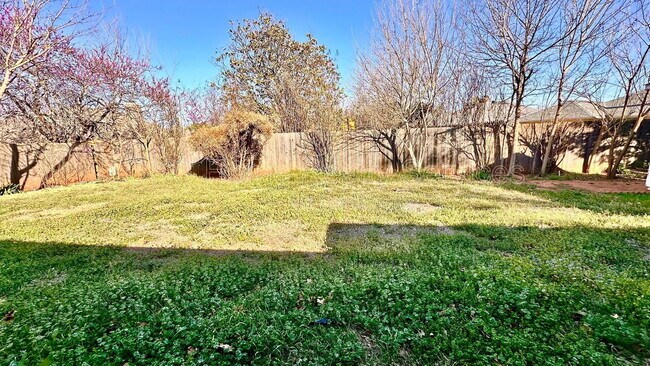 Building Photo - 12109 Camelot Dr