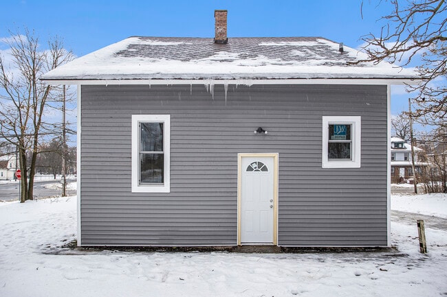 Building Photo - 195 Hubbard St
