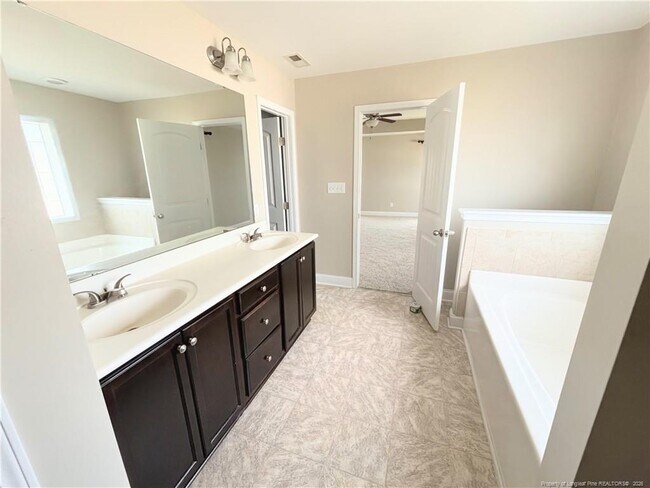 Building Photo - 951 Ronald Reagan Drive