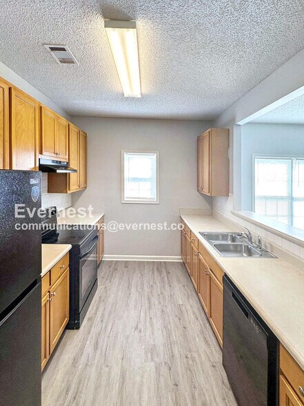 Building Photo - 8622 Thomas Rd