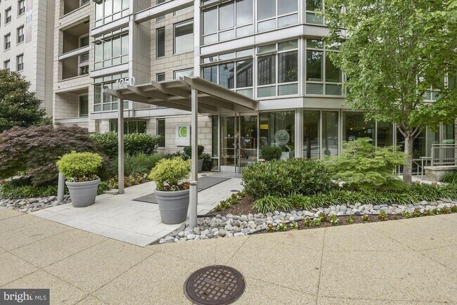 Building Photo - 1260 21st St NW