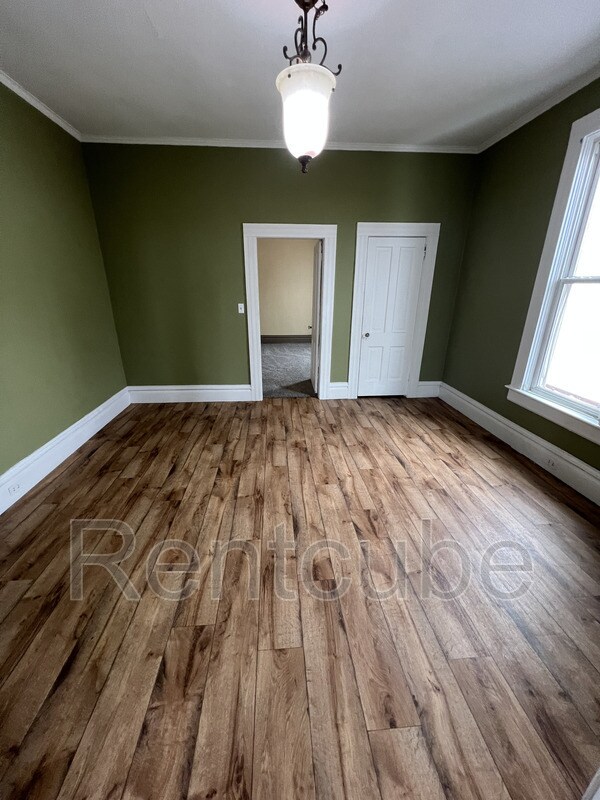 Building Photo - 1131 Main St