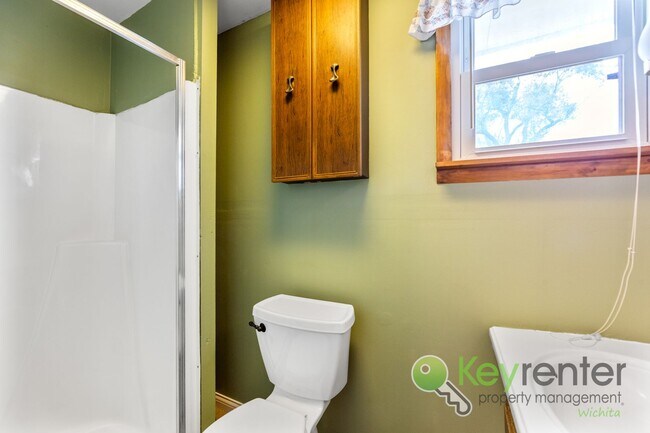 Building Photo - Applicances included! 2 Bedroom 2 Bathroom...