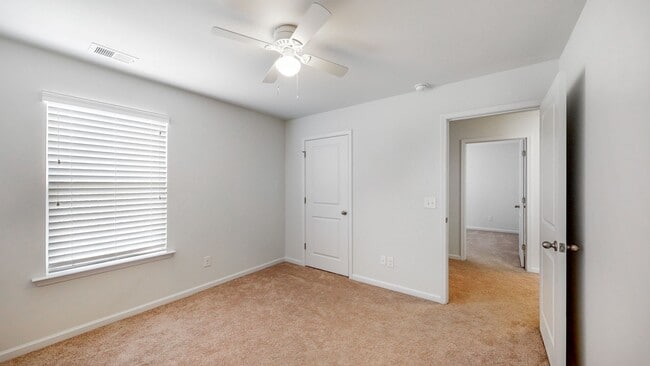 Building Photo - 5 Bedrooms, 3 Bathrooms in Richmond Hill P...