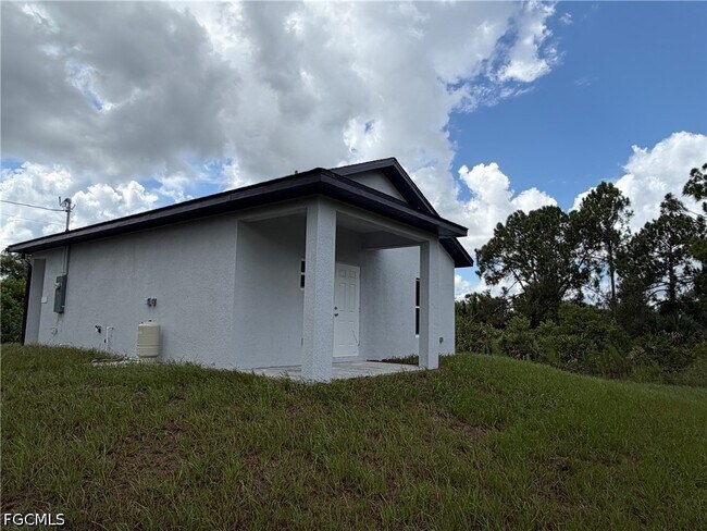 Building Photo - 1092 Norton Ave S