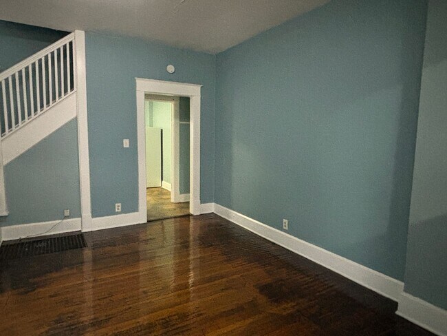 Building Photo - AVAILABLE NOW! Charming 3-Bed, 1-Bath Historic Duplex in Indianapolis!