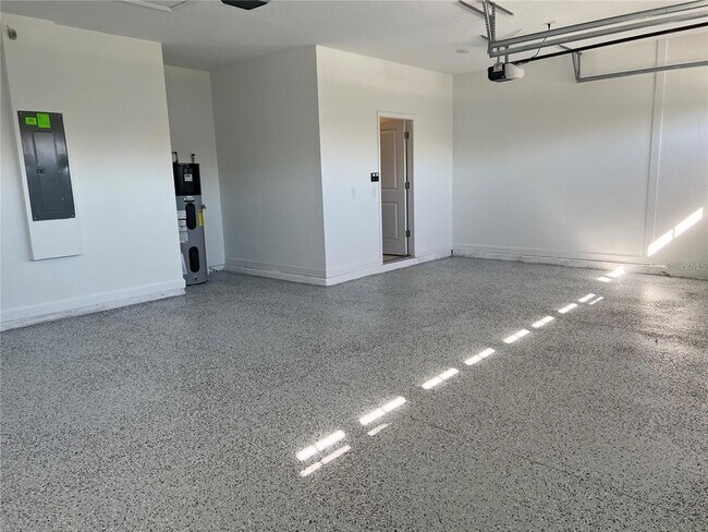 Building Photo - 8855 Fallen Oak Dr