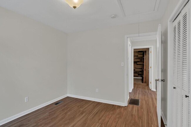 Building Photo - 459 Trina St