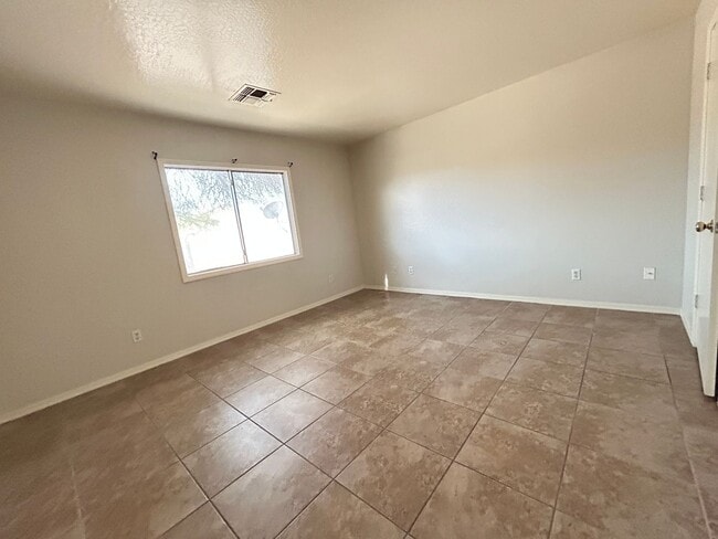 Building Photo - Charming Pocket Neighborhood.