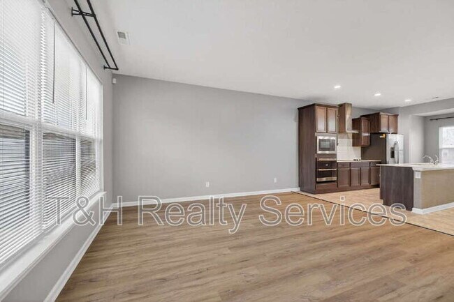 Building Photo - 156 Haugh St