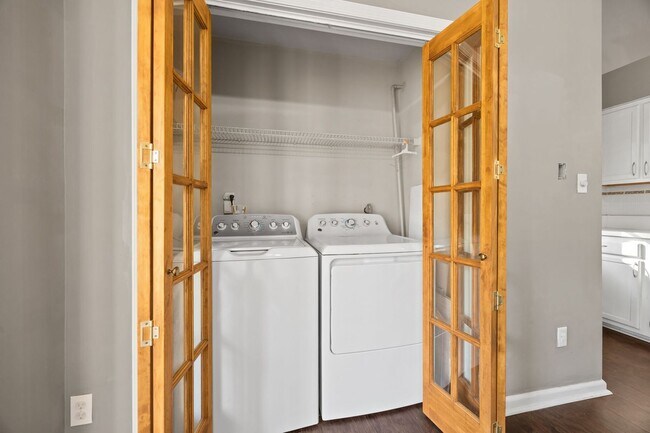 Building Photo - Charming 3BR Home with Large Private Yard Near Downtown Raleigh