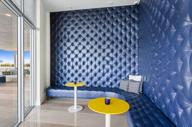 Building Photo - 2000 Metropica Wy