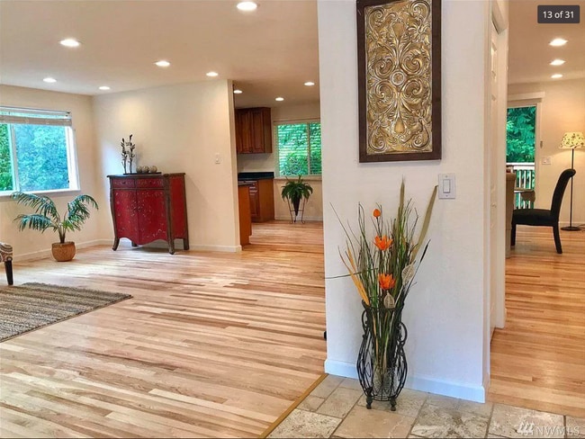 Building Photo - 305 N 188th St